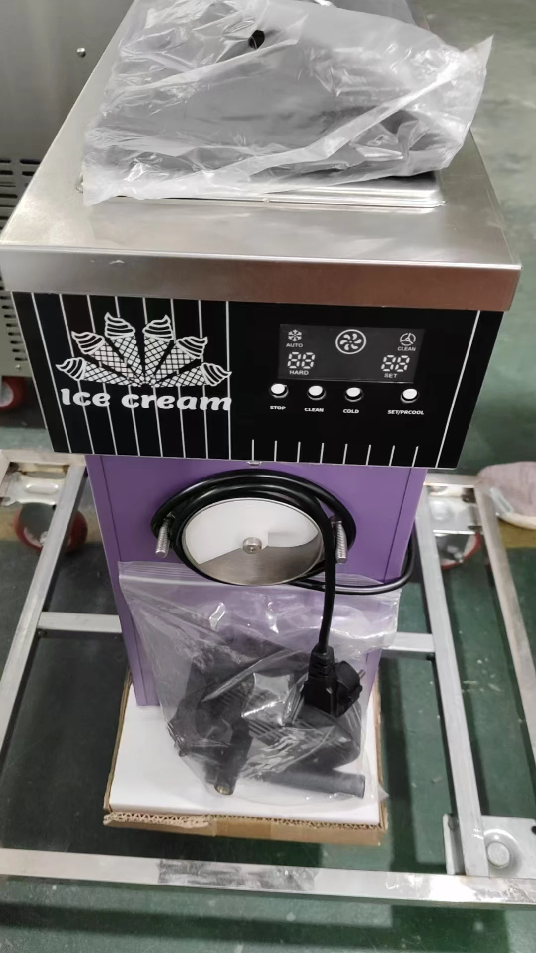 Mini Ice Cream Machine – Compacte & Puissante